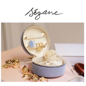 Sézane velvet jewelry box